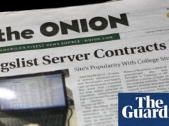 The Onion planea alquilar Infowars a Alex Jones después de que un juez bloqueara la compra | Noticias de EE. UU.