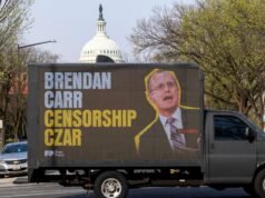 La FCC sugiere que el contenido trans en la televisión puede justificar clasificaciones parentales más estrictas