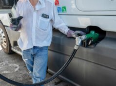 Ejecutivos petroleros advierten a Trump sobre alza de precios que durará meses